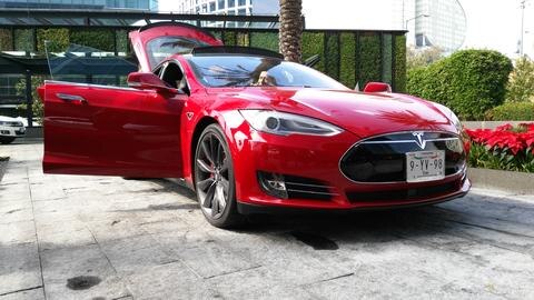 Tesla llega a México
