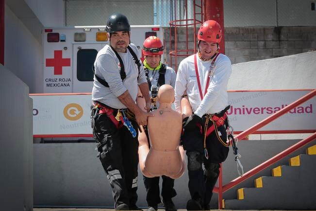 Dan seguridad social a 27 paramédicos de la Cruz Roja