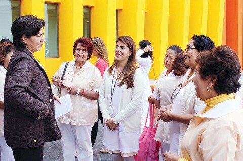 Voluntarios del IMSS dan prótesis