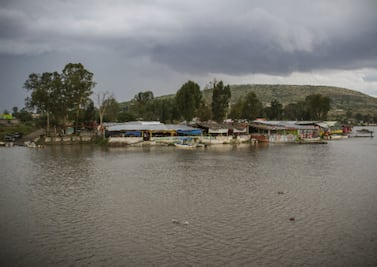 Desalojan comercios por riesgo de desborde 