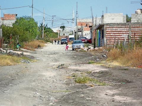 Incumplen con urbanización