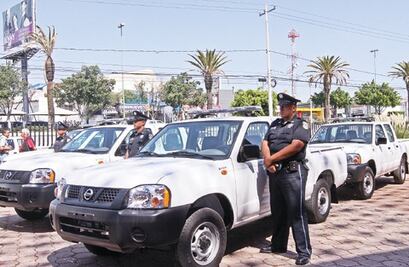 Entregan 30 patrullas a 12 ayuntamientos
