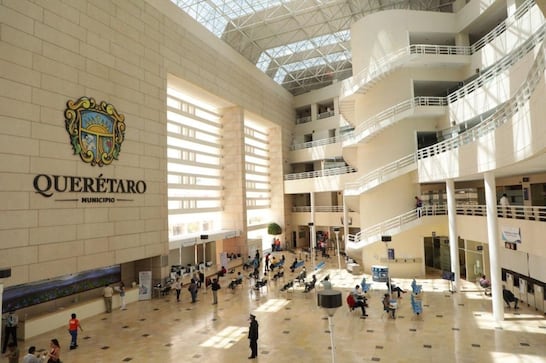 Trabajadores del gobierno municipal de Querétaro salen de vacaciones