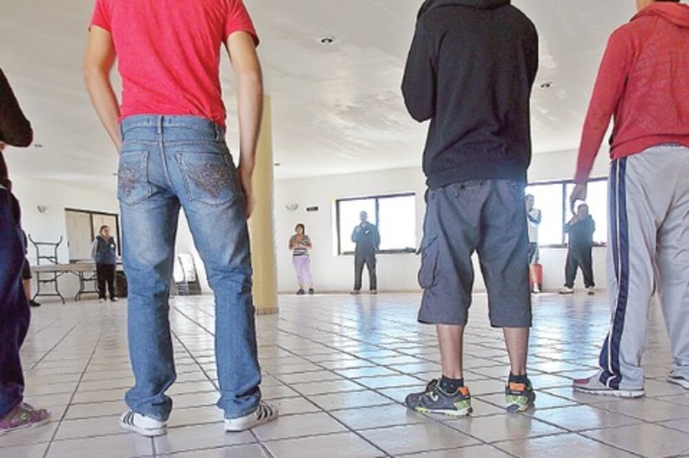 Informan a jóvenes de adicciones