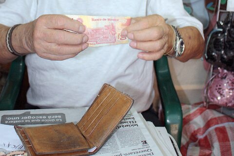 PRI: salario mínimo, insuficiente para vivir