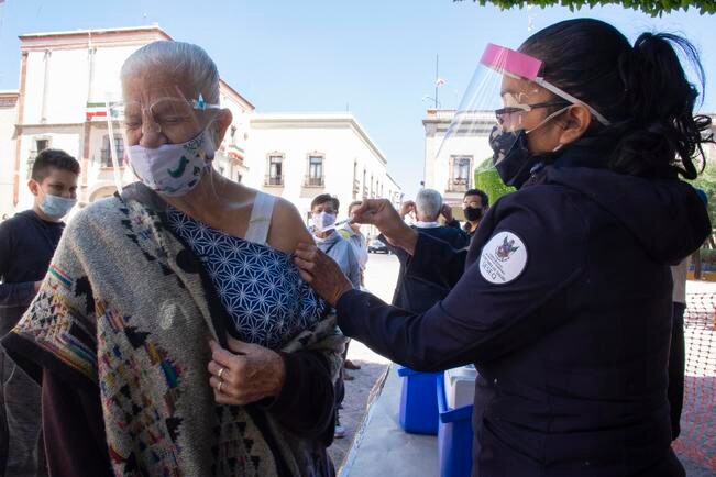 Cientos de personas acuden a vacunarse