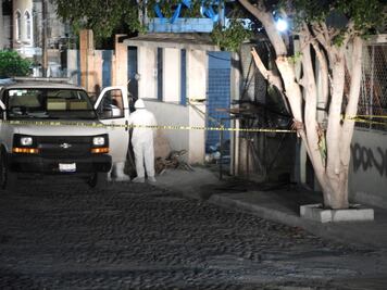 Hallan cuerpos comerciantes con signos de violencia