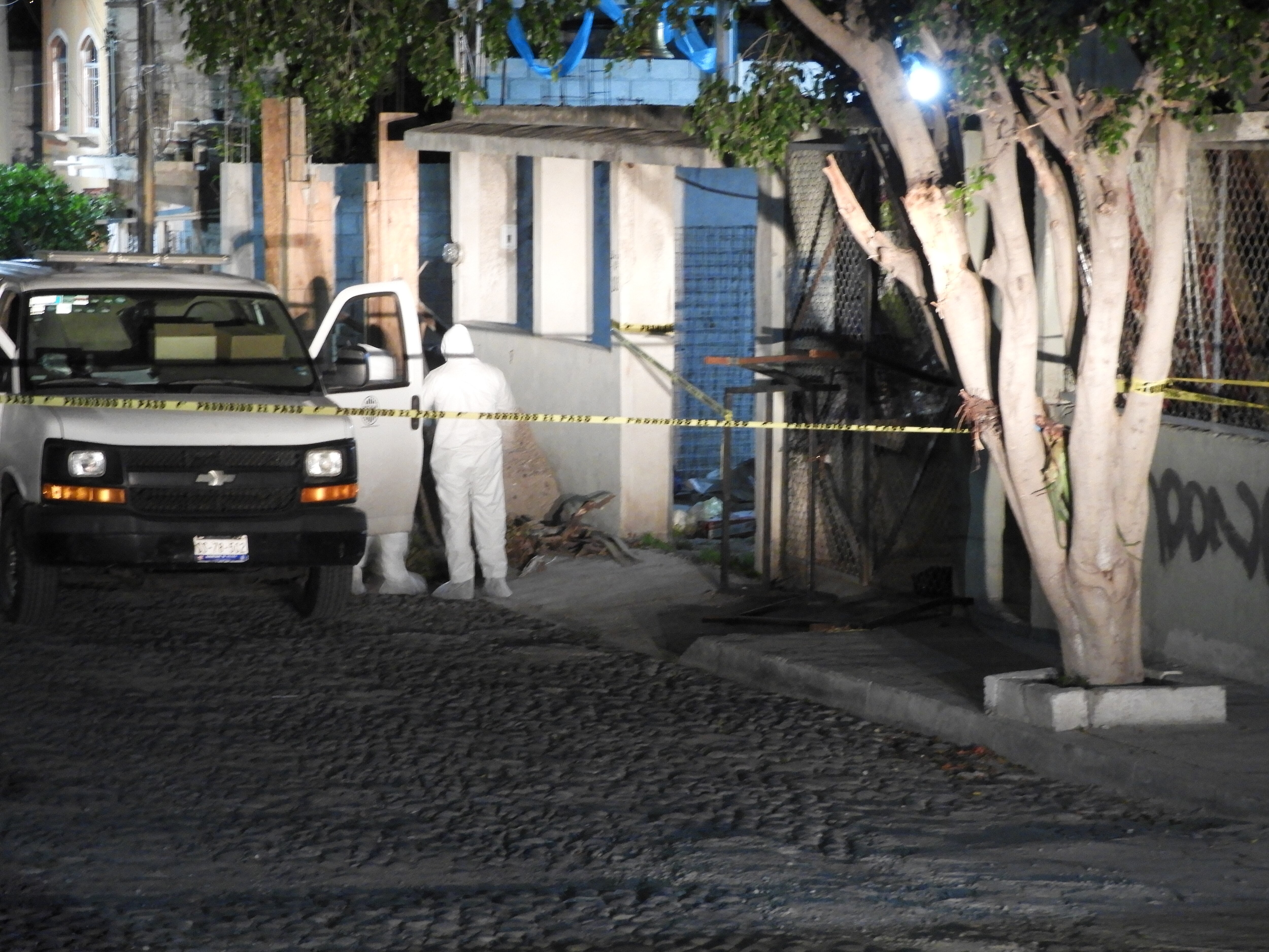 Hallan cuerpos comerciantes con signos de violencia