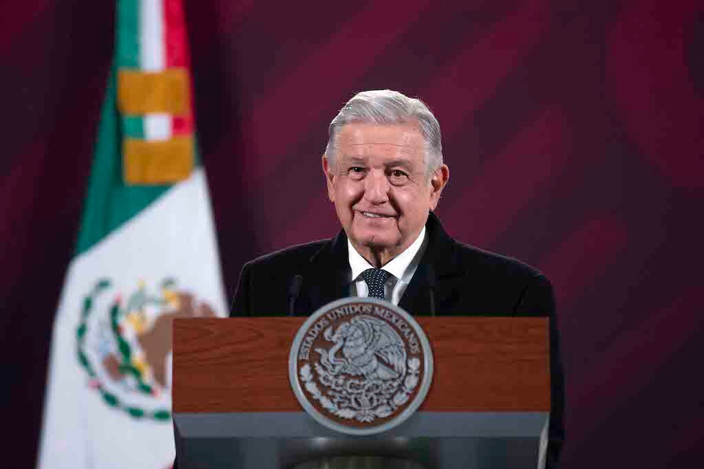 Analiza AMLO rescatar el tren México-Querétaro