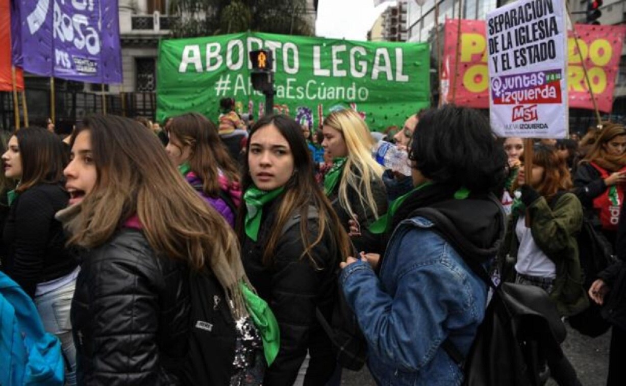 Senado en Argentina rechaza ley para legalizar y despenalizar el aborto