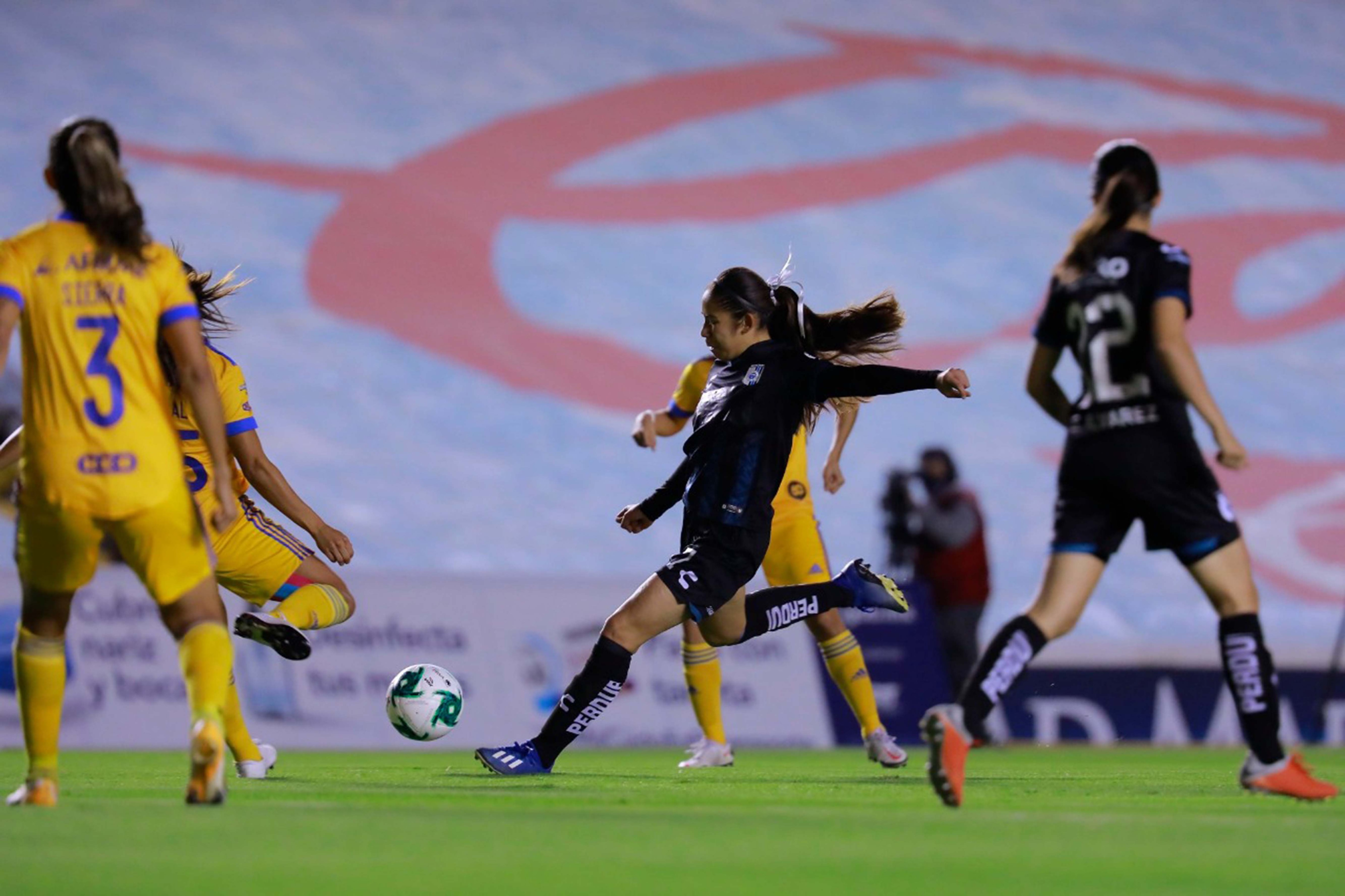 Gallitas salen heridas