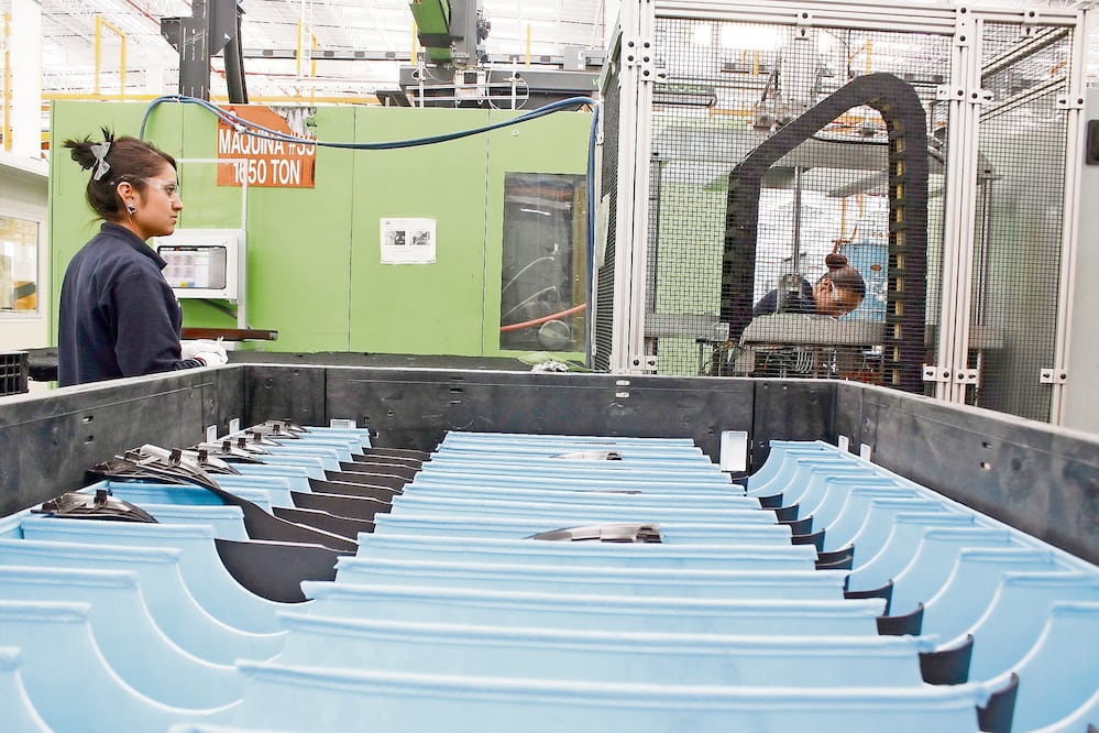 Uno de los factores importantes que aquejan a la industria es la renovación de maquinaria por equipo de alta tecnología