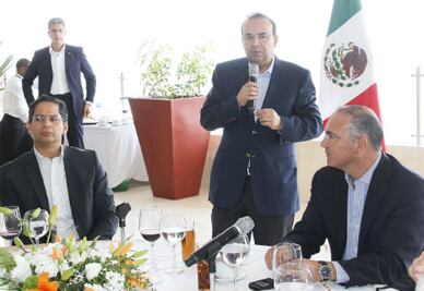 Refrendan compromisos con empresarios 