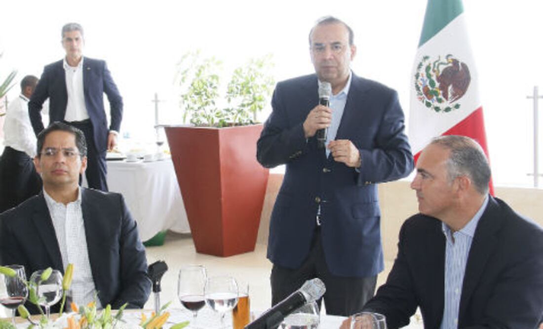 Refrendan compromisos con empresarios