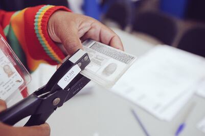 Llama INE a renovar credencial de elector