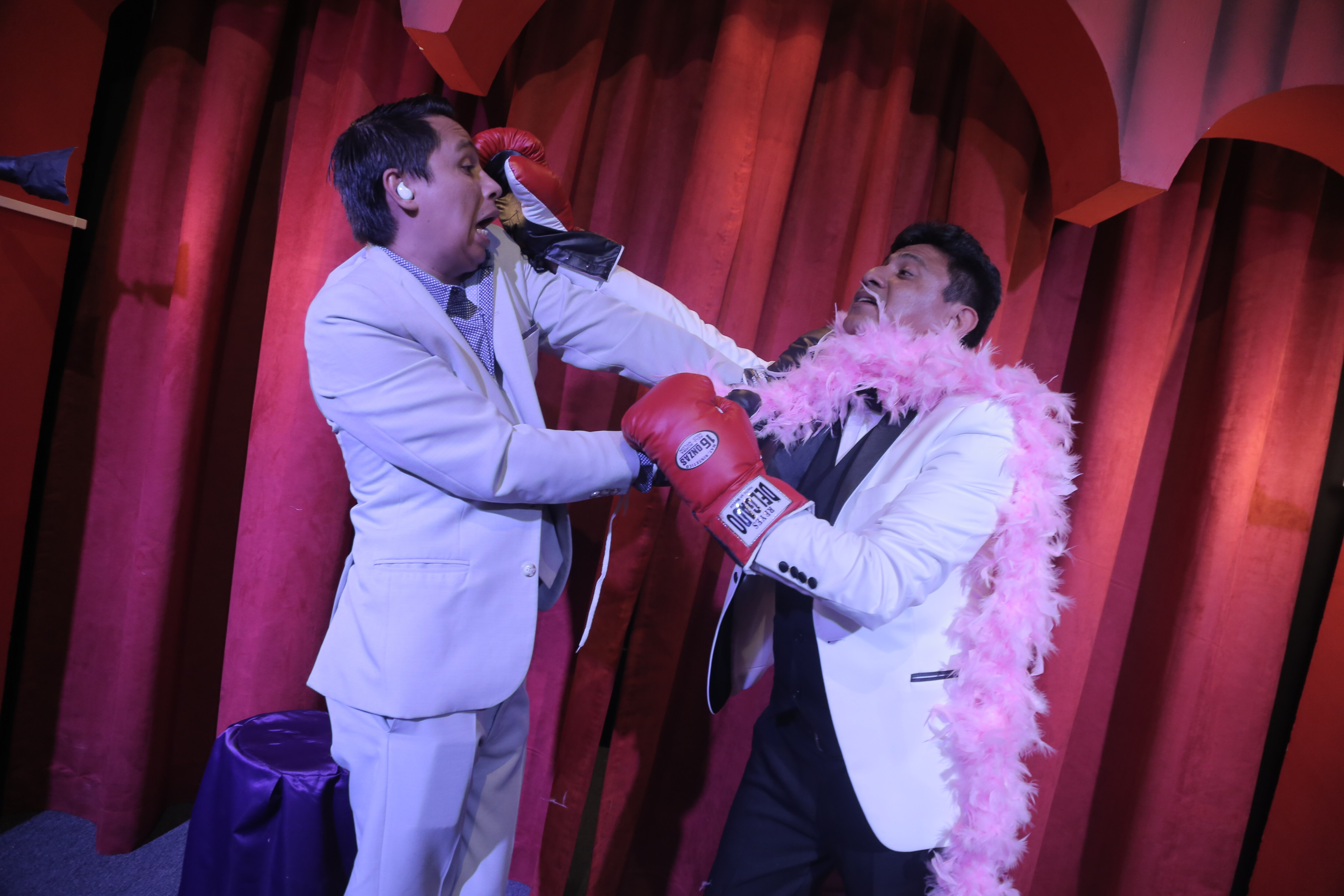 Los comediantes suben al ring recargados con sus mejores bromas e imitaciones, con las que arrancarán las carcajadas al público (GONZALO IBAÑEZ. EL UNIVERSAL)