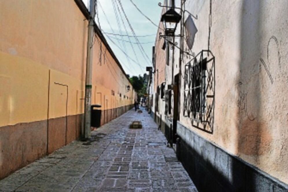 Denuncian insalubridad en andador Jesús García