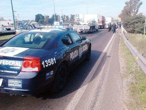 Regulan velocidad de autos en carreteras