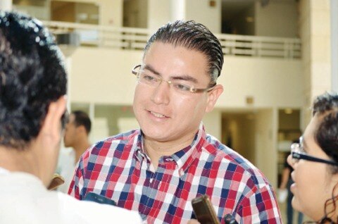 Denuncia a diputado