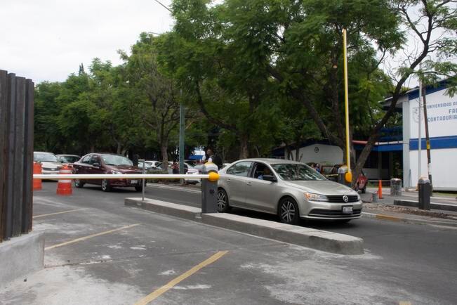 Vecinos de la UAQ pidieron la venta de credenciales