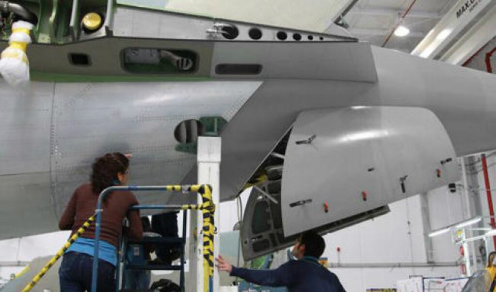 Donará gobierno el avión Falcón a la UNAQ