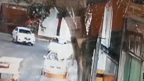 Difunden video del momento en que abandonan cadáveres de presuntos ladrones, CDMX