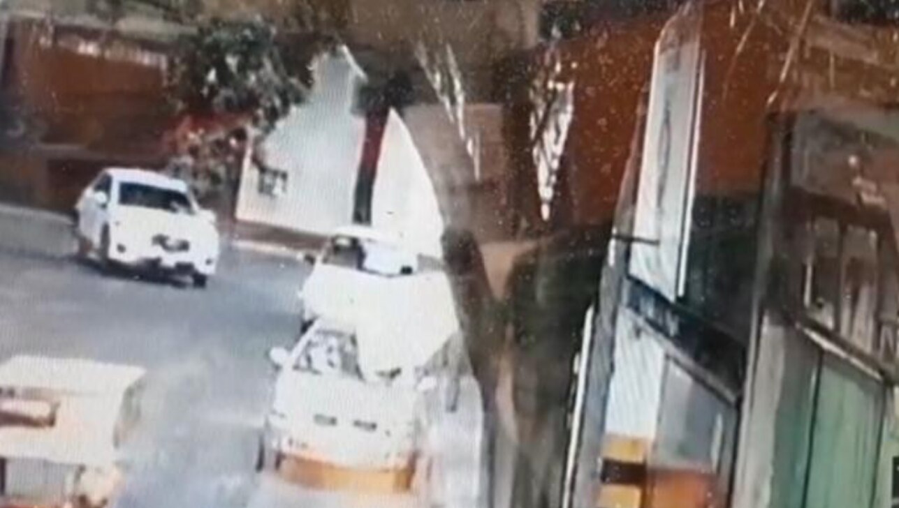 Difunden video del momento en que abandonan cadáveres de presuntos ladrones, CDMX