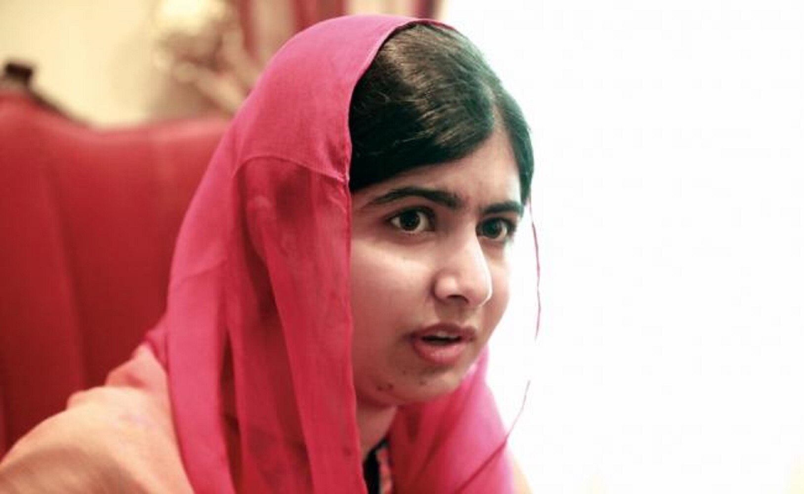 Más dinero a educación que a campañas, pide Malala