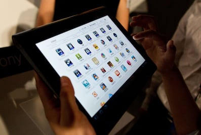 UAQ dará otras 85 tabletas electrónicas a alumnos