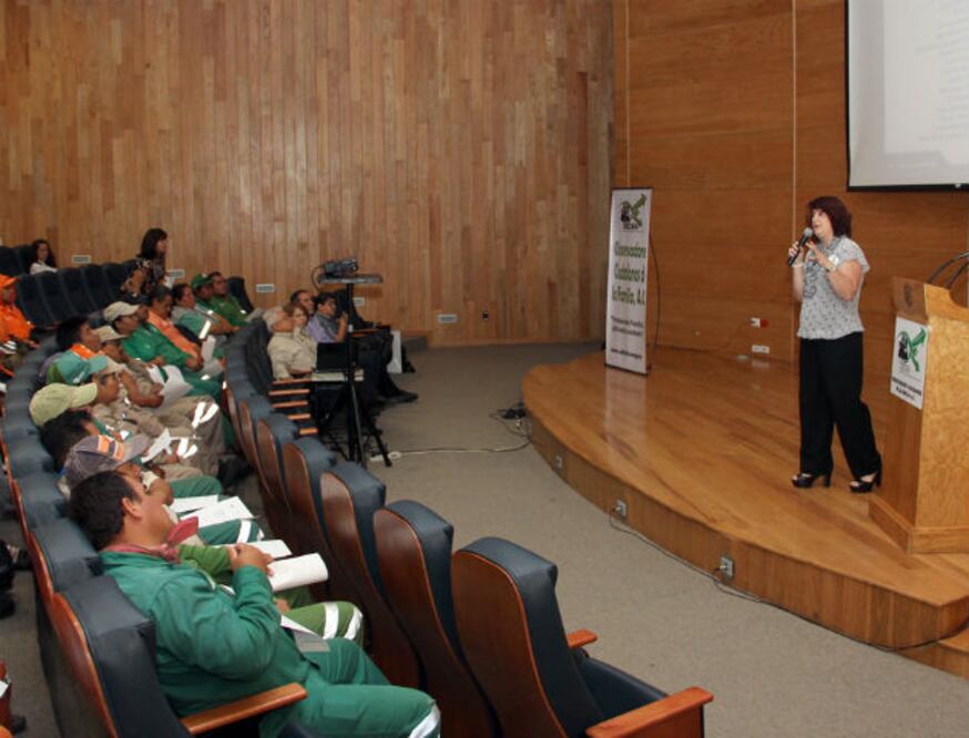 Concluye curso para padres sobre la familia y los valores