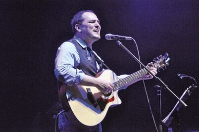 Ismael Serrano celebra doble