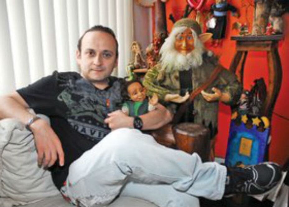 Lalo España tiene más de mil duendes