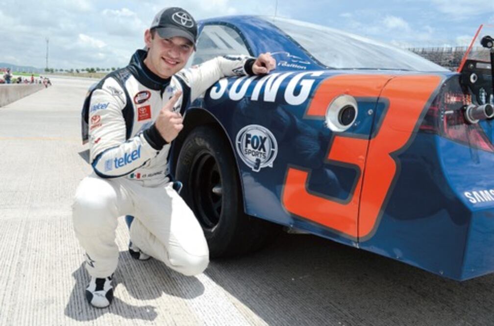 Daniel Suárez encabeza la Serie NASCAR a dos carreras del final