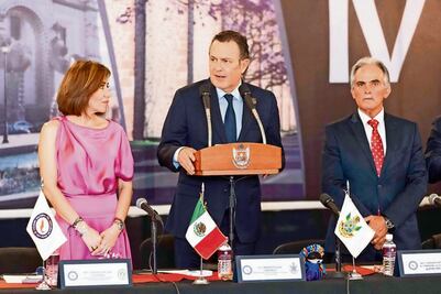 Destaca el gobernador labor de los notarios