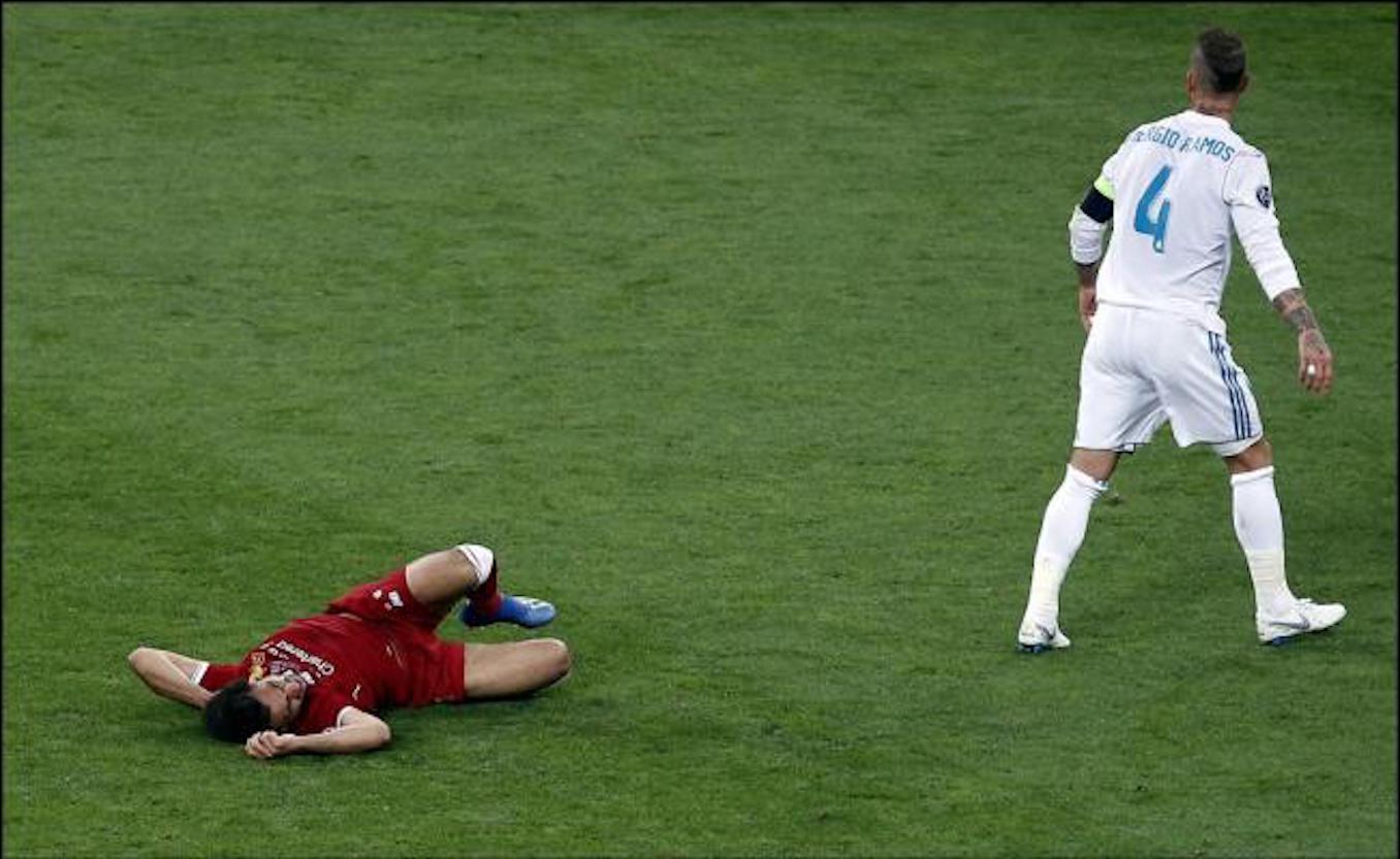 Abogado demanda a Ramos por lesionar a Salah