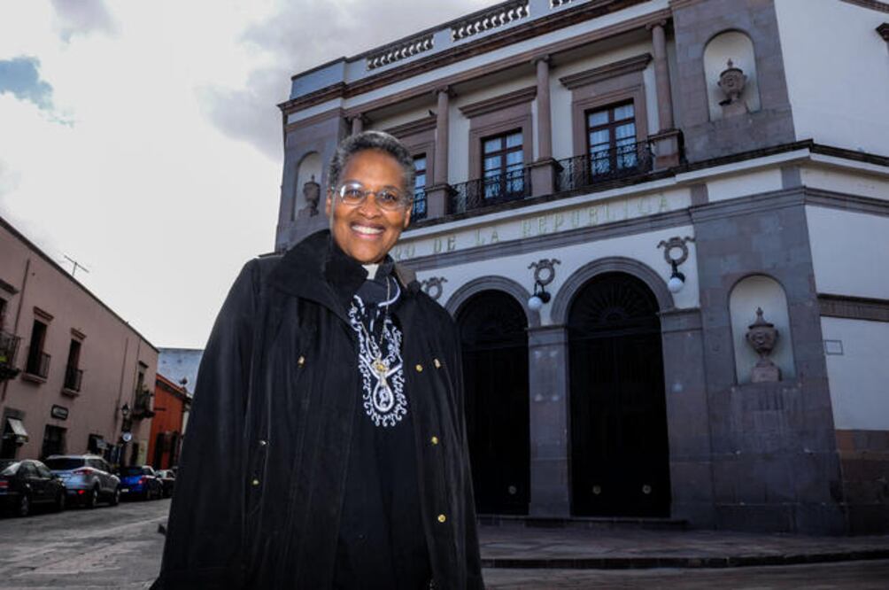 La obispo Carmen afirma que su familia es feliz