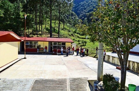 Repararán escuela dañada por lluvias