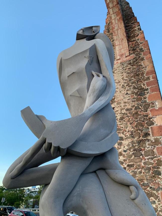 Esculturas de cantera se exhiben en Los Arcos