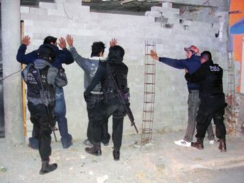 Detienen a 3 personas por presunto robo