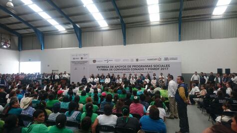 Entrega Sedesol apoyos federales a queretanos