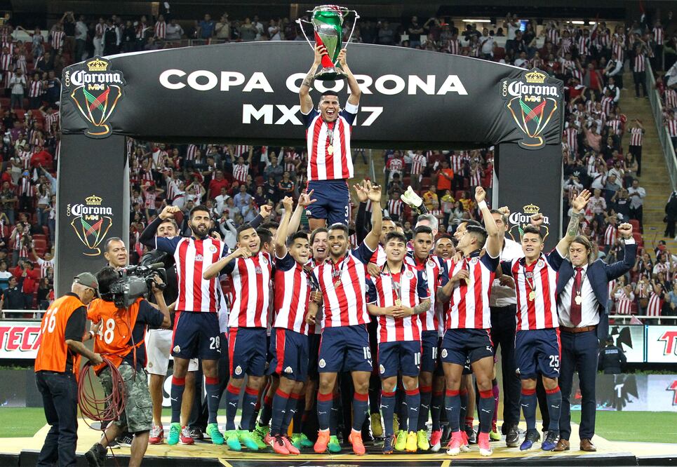 El equipo rojiblanco festejó en grande la obtención de la ansiada Copa (Foto: EFE)