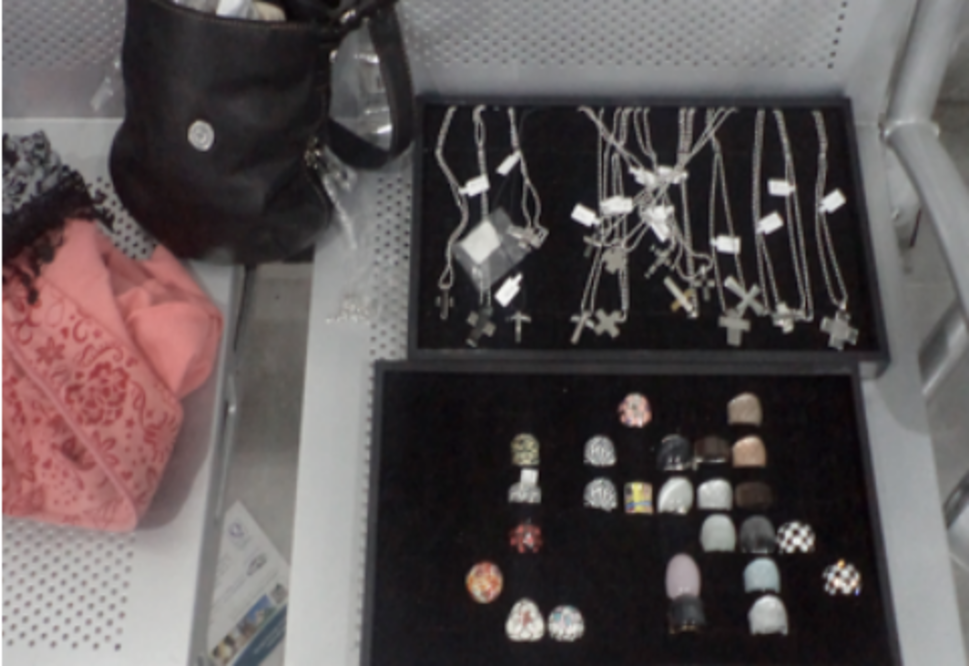 Detenido por sustraer joyería