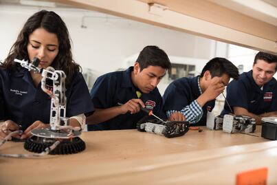 Crea la UPQ laboratorio de vehículos eléctricos