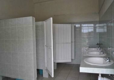 Remozan baños escolares