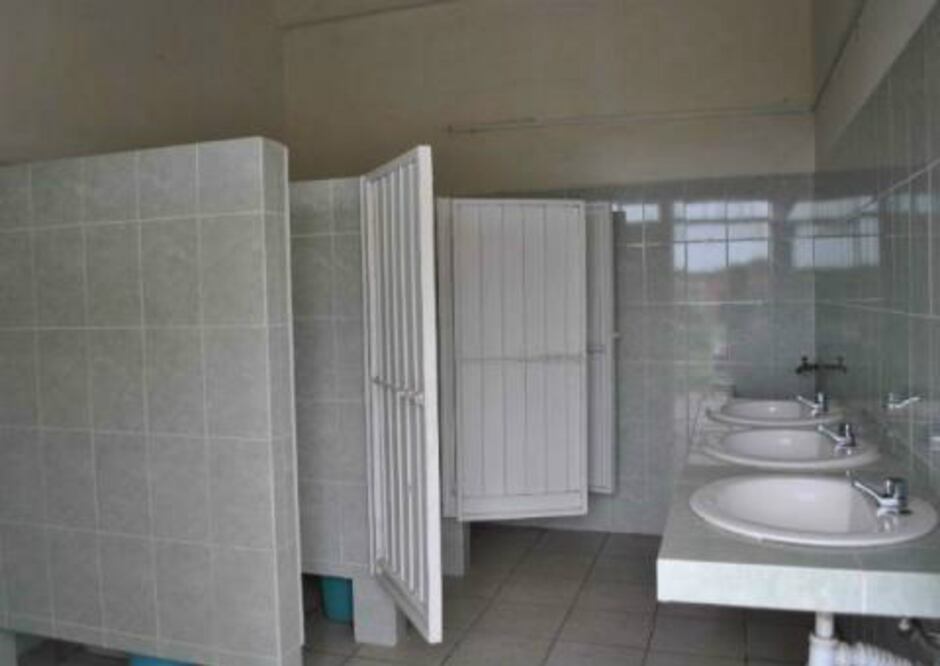 Remozan baños escolares