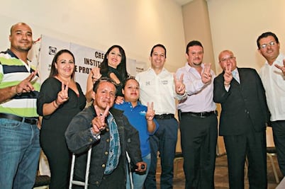 Ofrece Francisco Domínguez apoyo a migrantes queretanos