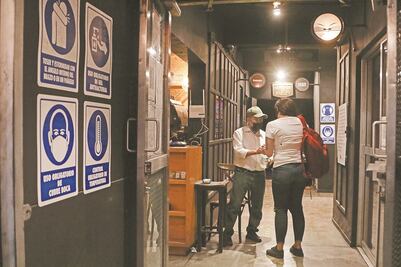 Ante alza de contagios, empresas queretanas refuerzan protocolos contra Covid-19