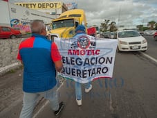 Transportista de AMOTAC se manifiestan en Querétaro