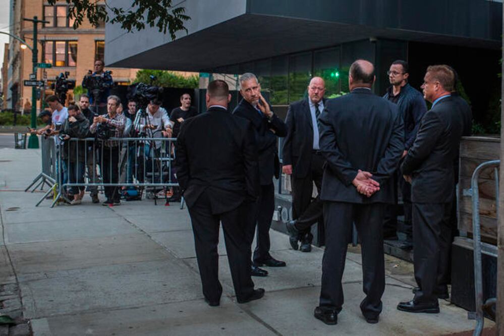 O los paparazzi dieron datos, o los ladrones se mezclaron con fotógrafos, suponen (ANDRES KUDACKI)