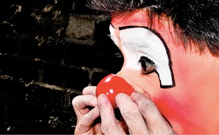 Detienen a grupo de payasos en Perú por asistir a velorio de colega ante Covid-19